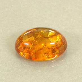 2.29カラットの天然イエローオレンジ琥珀（アンバー）（13.9×10 mm・透明）