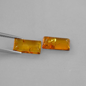 カラットの天然イエローオレンジ琥珀（アンバー）（11.9×6 mm・透明）