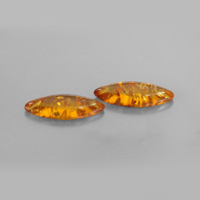 カラットの天然イエローオレンジ琥珀（アンバー）（14.6×4.9 mm・透明）