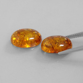 カラットの天然イエローオレンジ琥珀（アンバー）（13.9×9.9 mm・透明）