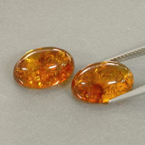 カラットの天然イエローオレンジ琥珀（アンバー）（13.9×9.9 mm・透明）