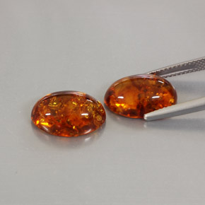 カラットの天然イエローオレンジ琥珀（アンバー）（13.8×9.9 mm・透明）