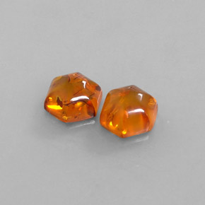 カラットの天然イエローオレンジ琥珀（アンバー）（8.9×8 mm・透明）