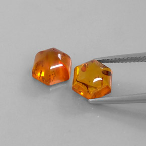 カラットの天然イエローオレンジ琥珀（アンバー）（8.9×8 mm・透明）