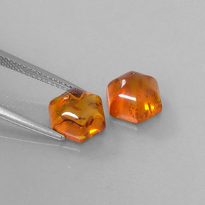 カラットの天然イエローオレンジ琥珀（アンバー）（8.9×8 mm・透明）