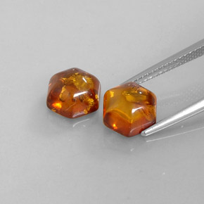 カラットの天然イエローオレンジ琥珀（アンバー）（8.9×8 mm・透明）