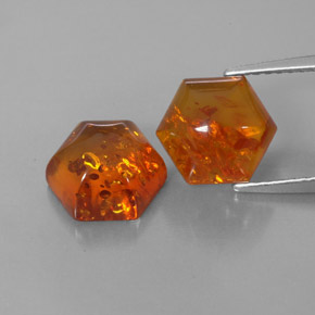 カラットの天然イエローオレンジ琥珀（アンバー）（9.1×8 mm・透明）