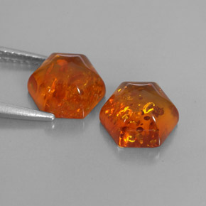 カラットの天然イエローオレンジ琥珀（アンバー）（9.1×8 mm・透明）