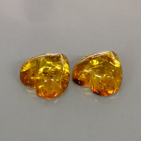 カラットの天然イエローオレンジ琥珀（アンバー）（15.8×15.7 mm・透明）