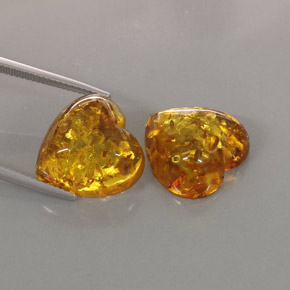 カラットの天然イエローオレンジ琥珀（アンバー）（15.6×15.5 mm・透明）