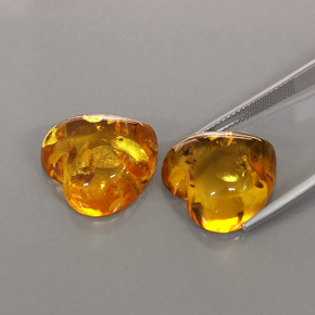 カラットの天然イエローオレンジ琥珀（アンバー）（16×15.9 mm・透明）