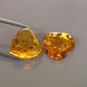 カラットの天然イエローオレンジ琥珀（アンバー）（15.9×15.8 mm・透明）