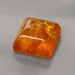 1.21カラットの天然イエローオレンジ琥珀（アンバー）（8.1×8 mm・透明）