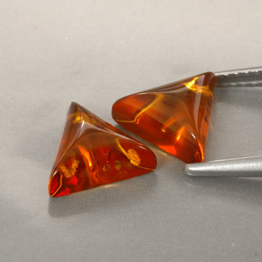 カラットの天然イエローオレンジ琥珀（アンバー）（8.9×8 mm・透明）
