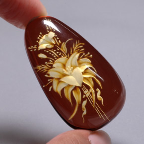 28.54カラットの天然オレンジブラウン琥珀（アンバー）（44×24.8 mm・透明）