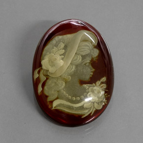 18.89カラットの天然オレンジブラウン琥珀（アンバー）（31.8×23.2 mm・透明）