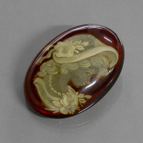 18.89カラットの天然オレンジブラウン琥珀（アンバー）（31.8×23.2 mm・透明）