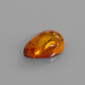 2.61カラットの天然イエローオレンジ琥珀（アンバー）（14.9×10 mm・透明）