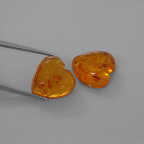 カラットの天然イエローオレンジ琥珀（アンバー）（15.8×15.7 mm・透明）