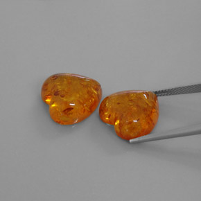 カラットの天然イエローオレンジ琥珀（アンバー）（15.8×15.7 mm・透明）