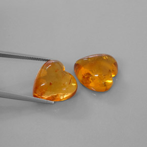 カラットの天然イエローオレンジ琥珀（アンバー）（15.9×15.7 mm・透明）