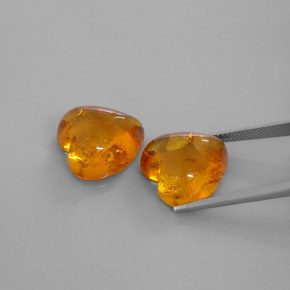 カラットの天然イエローオレンジ琥珀（アンバー）（15.9×15.7 mm・透明）