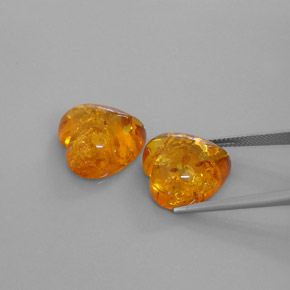 カラットの天然イエローオレンジ琥珀（アンバー）（16×15.9 mm・透明）