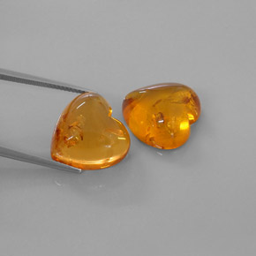 カラットの天然イエローオレンジ琥珀（アンバー）（16.1×15.9 mm・透明）