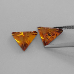 カラットの天然イエローオレンジ琥珀（アンバー）（13.2×11.5 mm・透明）