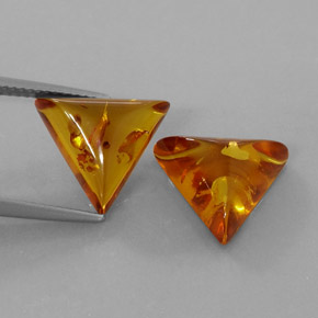カラットの天然イエローオレンジ琥珀（アンバー）（13.4×11.7 mm・透明）
