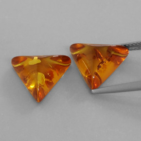 カラットの天然イエローオレンジ琥珀（アンバー）（13.4×11.7 mm・透明）