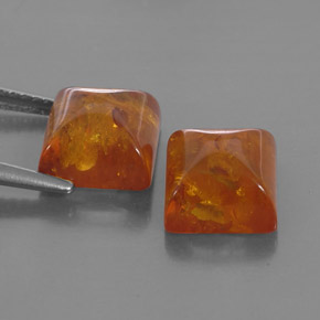 カラットの天然イエローオレンジ琥珀（アンバー）（8.1×8.1 mm・透明）