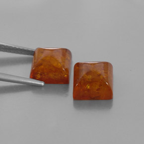 カラットの天然イエローオレンジ琥珀（アンバー）（7.9×7.9 mm・透明）