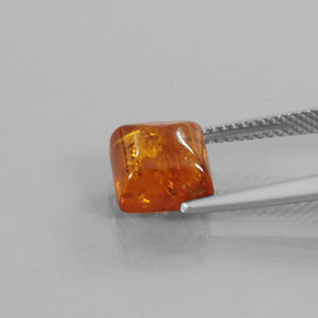 1.32カラットの天然イエローオレンジ琥珀（アンバー）（8×8 mm・透明）