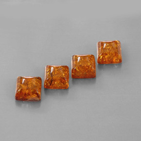 カラットの天然琥珀（アンバー）琥珀（アンバー）（8.1×8.1 mm・透明）