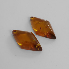 カラットの天然イエローオレンジ琥珀（アンバー）（19.4×10.7 mm・透明）