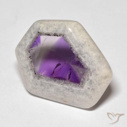 29.19カラットの天然マルチカラーアメジストジオードスライス（26.3×23.9 mm・ファンシーシェイプ）