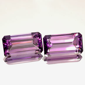 カラットの天然バイオレットアメジスト（18.1×10.1 mm・エメラルドカット）