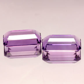 カラットの天然バイオレットアメジスト（18.1×10.1 mm・エメラルドカット）