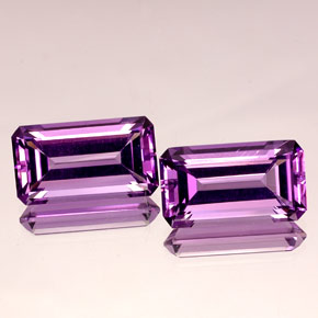 カラットの天然バイオレットアメジスト（17.9×10.1 mm・エメラルドカット）
