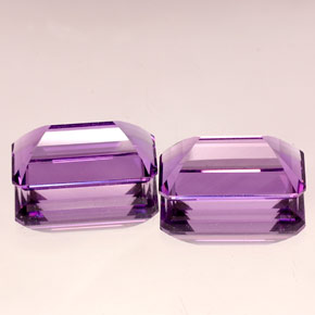 カラットの天然バイオレットアメジスト（17.9×10.1 mm・エメラルドカット）