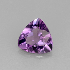 1.36カラットの天然バイオレットアメジスト（8.2×8.2 mm・トリリアント）