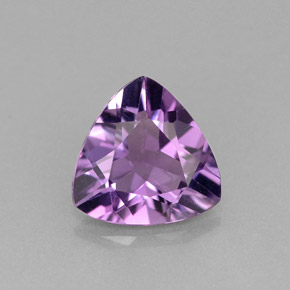 1.36カラットの天然バイオレットアメジスト（8.2×8.2 mm・トリリアント）