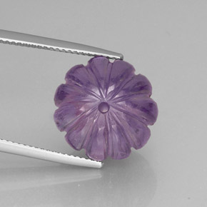 16.95カラットの天然バイオレットアメジスト（14.9×11 mm・透明）