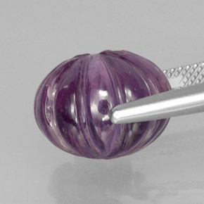 14.70カラットの天然バイオレットアメジスト（14.4×11.3 mm・透明）