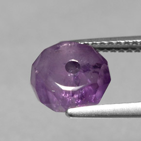 2.34カラットの天然バイオレットアメジスト（8.2×8 mm・透明）