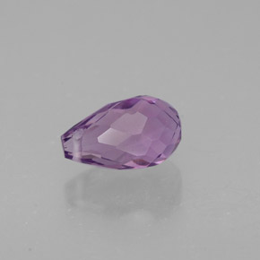 1.36カラットの天然バイオレットアメジスト（8.5×5 mm・ブリオレット）