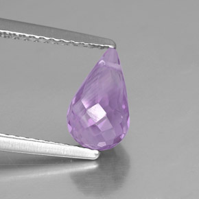 1.35カラットの天然バイオレットアメジスト（8.9×5.1 mm・ブリオレット）