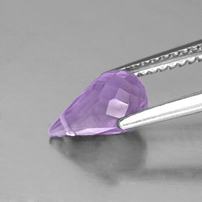 1.35カラットの天然バイオレットアメジスト（8.9×5.1 mm・ブリオレット）