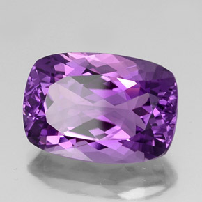 13.68カラットの天然パープルアメジスト（18.7×13.1 mm・クッションカット）